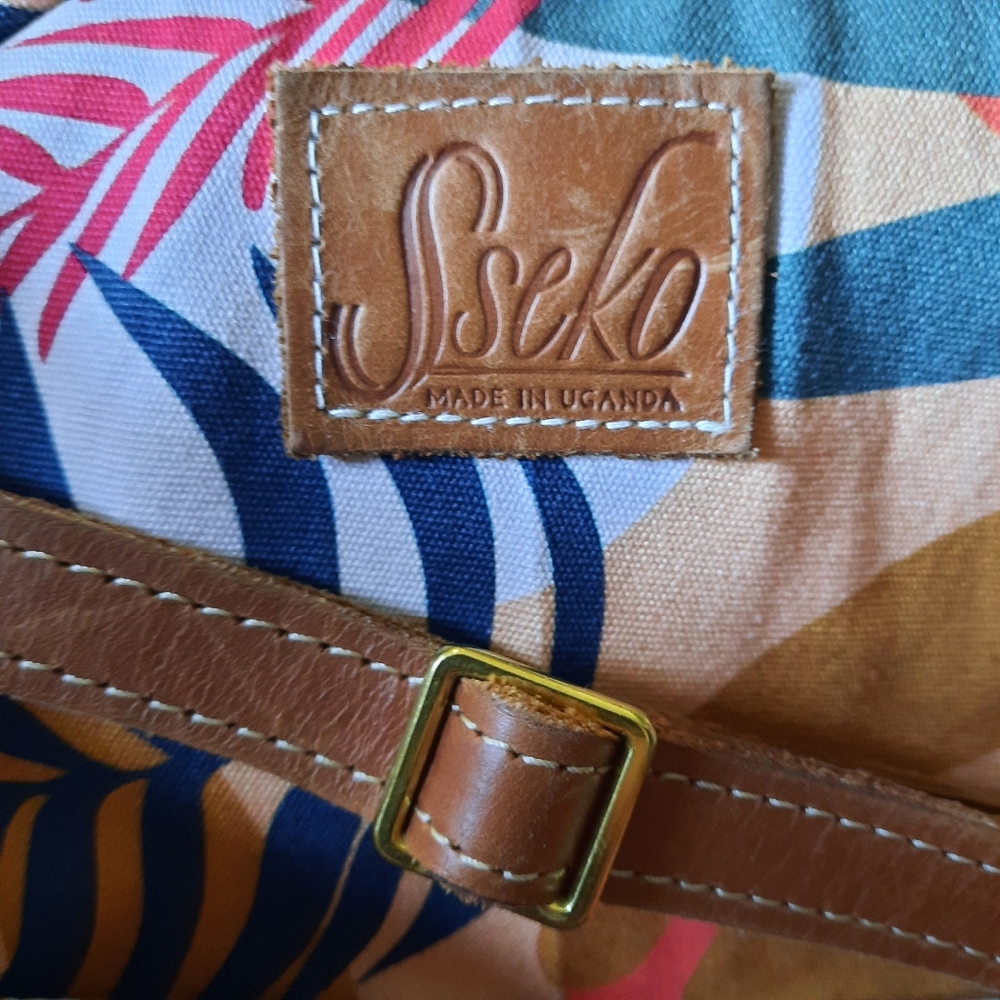 Sseko Uganda Circle Crosabody Bag Artisan Tropical Leather Canvas Graphic Round View 5